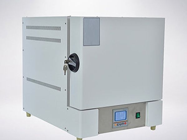 Tungku Kotak: Analisis Mendalam Peralatan Inti untuk Perlakuan Panas Presisi dalam Industri Modern